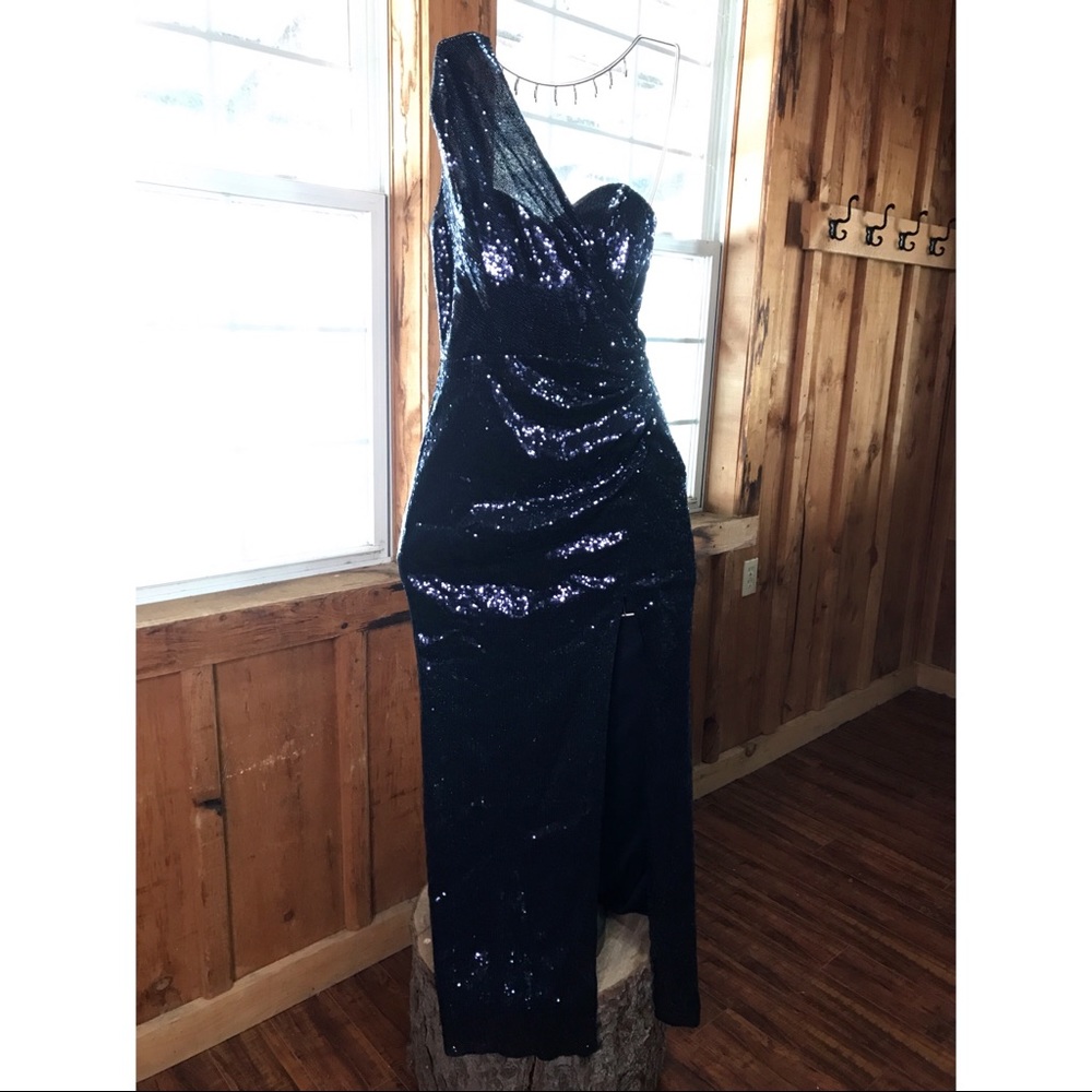 Dress - Picture 3 of 8